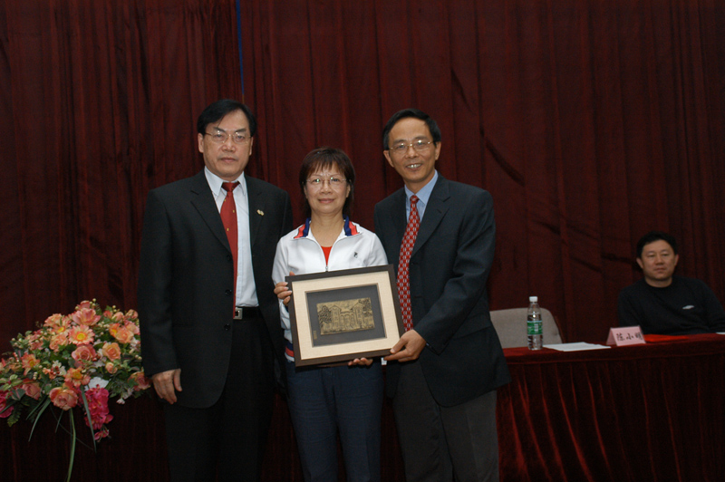 热烈庆祝2006“芙兰杯”广东省高校研究生化学学术研讨会暨永利集团3044noc登录入口芙兰励教奖学金颁奖仪式圆满成功 