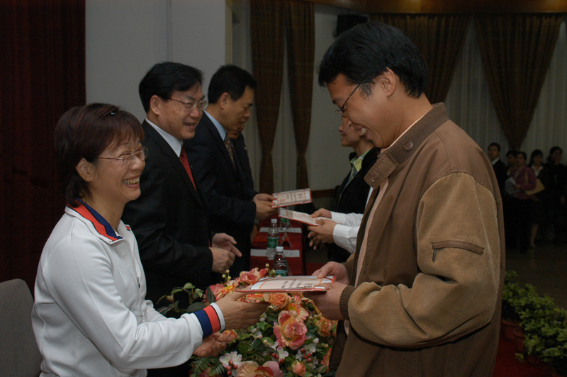 热烈庆祝2006“芙兰杯”广东省高校研究生化学学术研讨会暨永利集团3044noc登录入口芙兰励教奖学金颁奖仪式圆满成功 