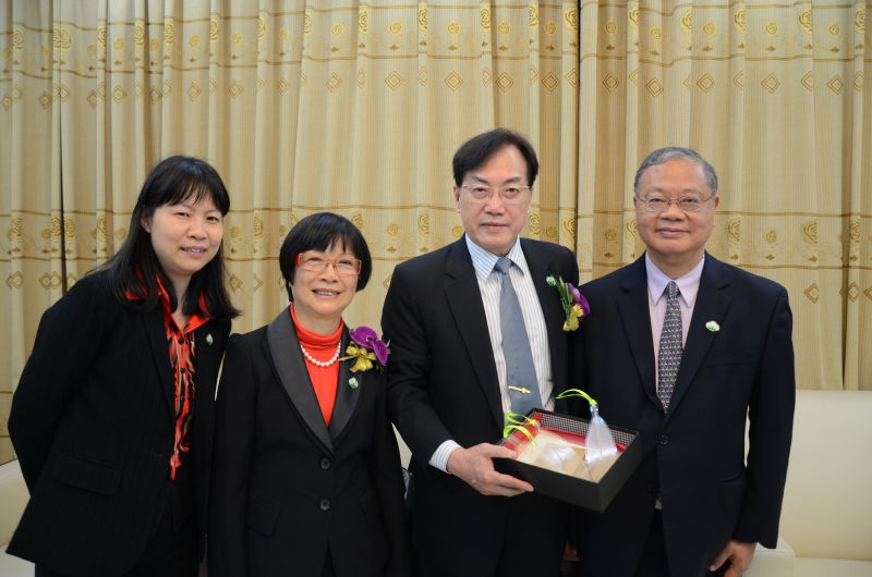 永利集团3044noc登录入口物理科学与工程技术学院、化学与化学工程学院2012学年度“芙兰励教奖学金”颁奖典礼 顺利举行 