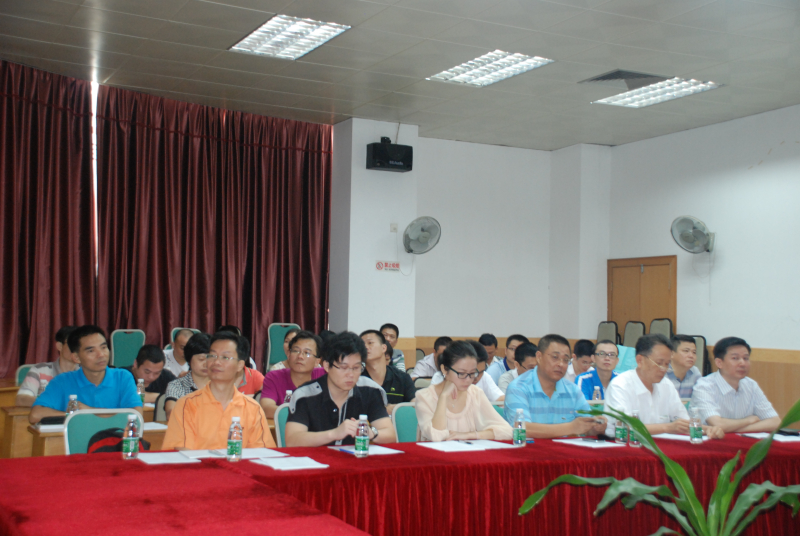 汕头市龙湖区-永利集团3044noc登录入口产学研结合对接活动在我院举行 