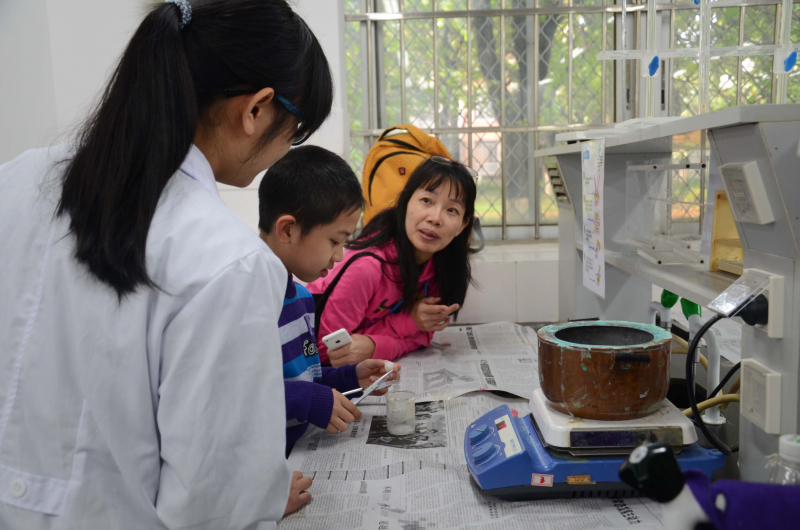 永利集团3044noc登录入口化学与化学工程学院第十五届化学节实验楼开放日校友活动花絮