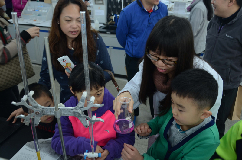 永利集团3044noc登录入口化学与化学工程学院第十五届化学节实验楼开放日校友活动花絮