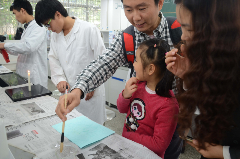 永利集团3044noc登录入口化学与化学工程学院第十五届化学节实验楼开放日校友活动花絮