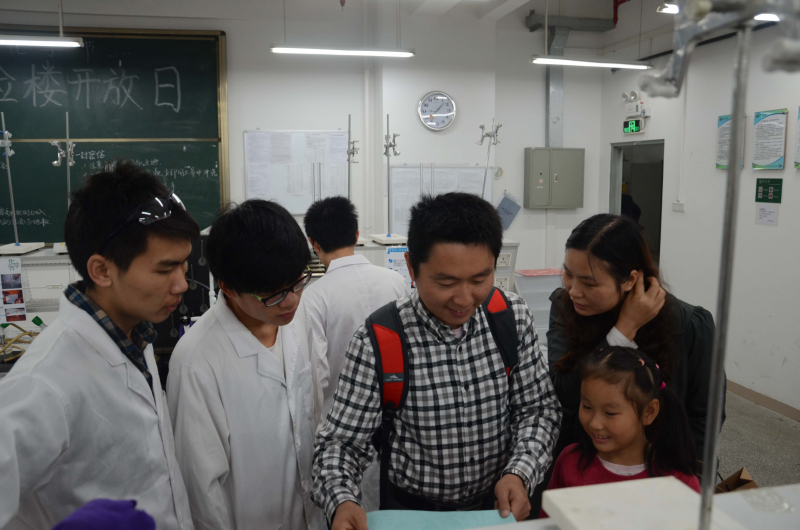 永利集团3044noc登录入口化学与化学工程学院第十五届化学节实验楼开放日校友活动花絮