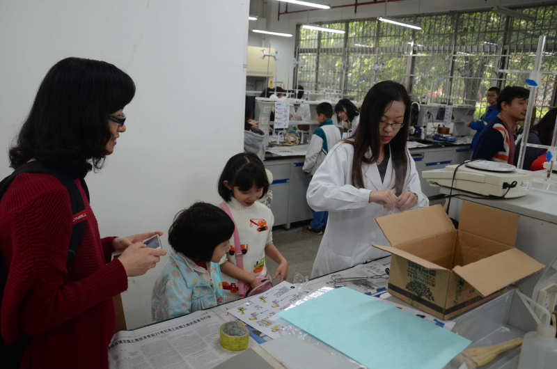 永利集团3044noc登录入口化学与化学工程学院第十五届化学节实验楼开放日校友活动花絮