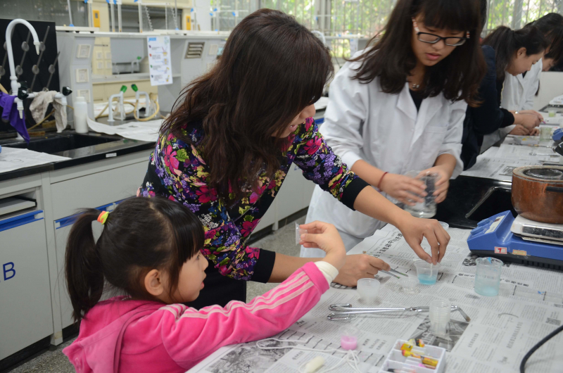 永利集团3044noc登录入口化学与化学工程学院第十五届化学节实验楼开放日校友活动花絮