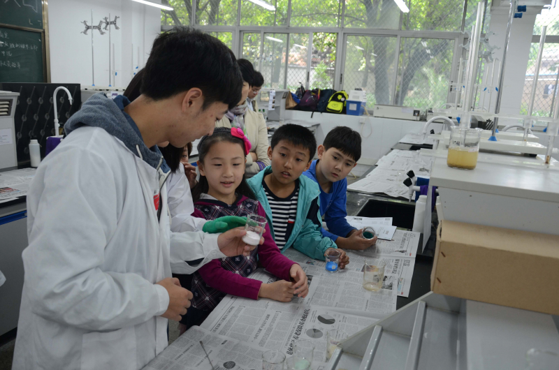 永利集团3044noc登录入口化学与化学工程学院第十五届化学节实验楼开放日校友活动花絮