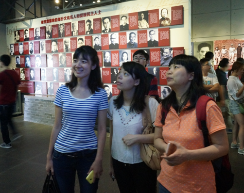 缅怀革命先烈，传承革命传统，践行“两学一做”----记实验教学中心党支部参观东江纵队纪念馆