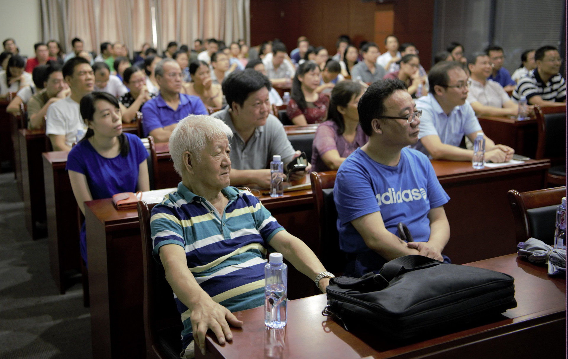 永利集团3044noc登录入口召开教工党员大会传达中央巡视组专项巡视反馈意见并宣传学习黄大年同志先进事迹