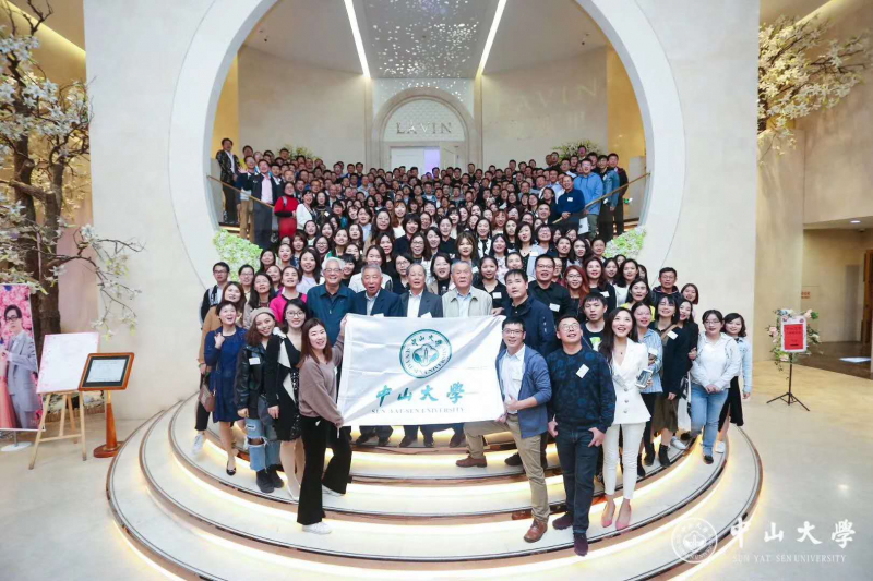 图4 永利集团3044noc登录入口上海校友会年会合影