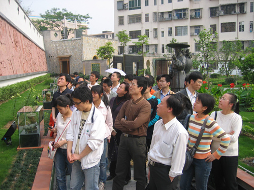 观草堂访名企,拓思路取经验