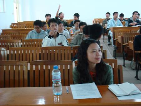 走进十七大,学习十七大 ——记化学院06、07级本科党支部首次联合组织生活