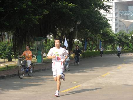 “庆校庆,迎奥运”校道接力赛化院再次卫冕