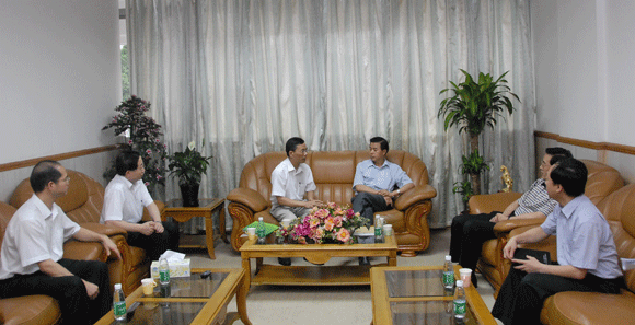 “七一”前夕黄华华省长来我校慰问陈小明院长 