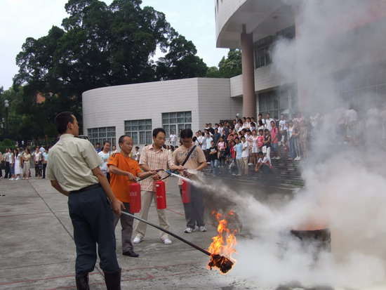 迎新工作细致开展,安全教育牢记心间