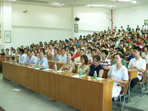 化院喜迎新生,珠海金风送爽――化学院08级本科新生活动实录