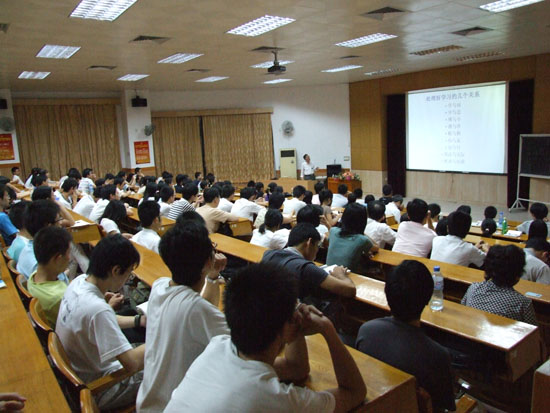 “科教人生”——2008“芙兰杯”研究生学术研讨会系列讲座之一