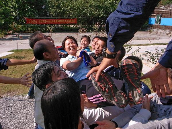 学院党委举办素质拓展培训活动