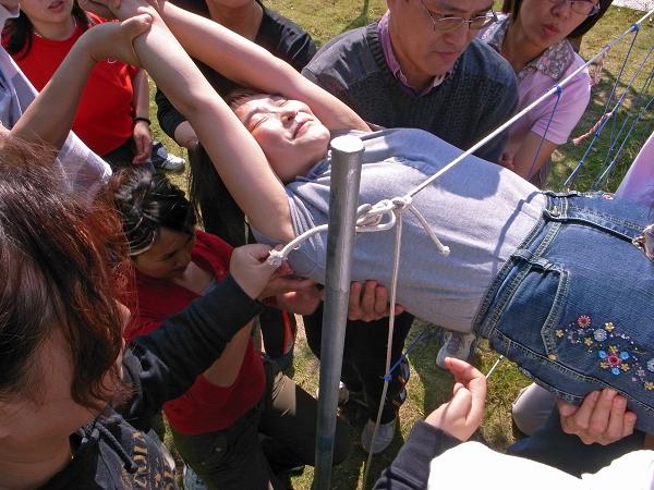 学院党委举办素质拓展培训活动