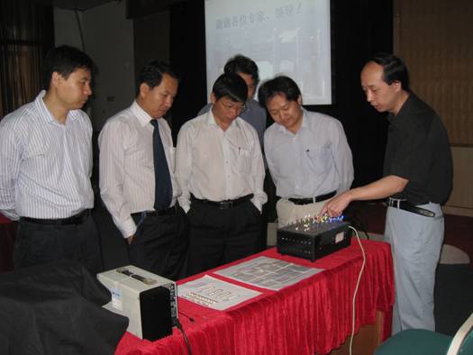 “功率型高亮度白光LED荧光粉研制”项目顺利通过验收