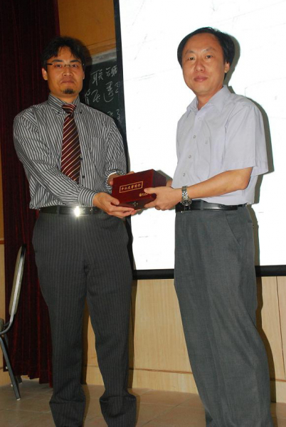 日本自然科学研究机构分子科学研究所江东林副教授来我院学术交流