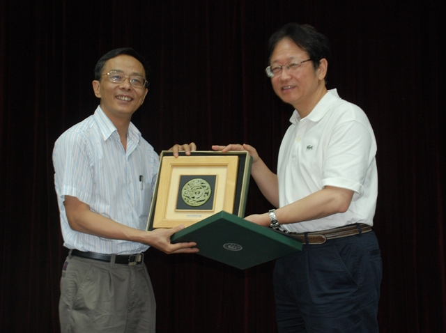 郑兰荪院士受聘为我院兼职教授并作报告