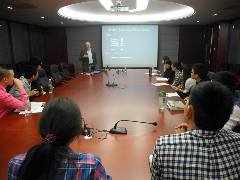 英国伯明翰大学化学系副主任Roy Johnston教授来访