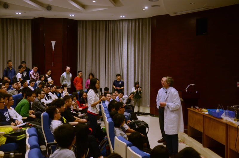 英国皇家科学院院士Peter J. Sadler教授来访