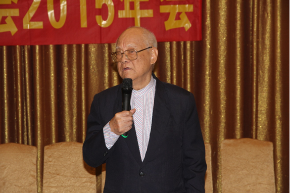 六十春秋再聚首,共叙年会欢乐多