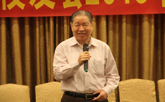 六十春秋再聚首,共叙年会欢乐多